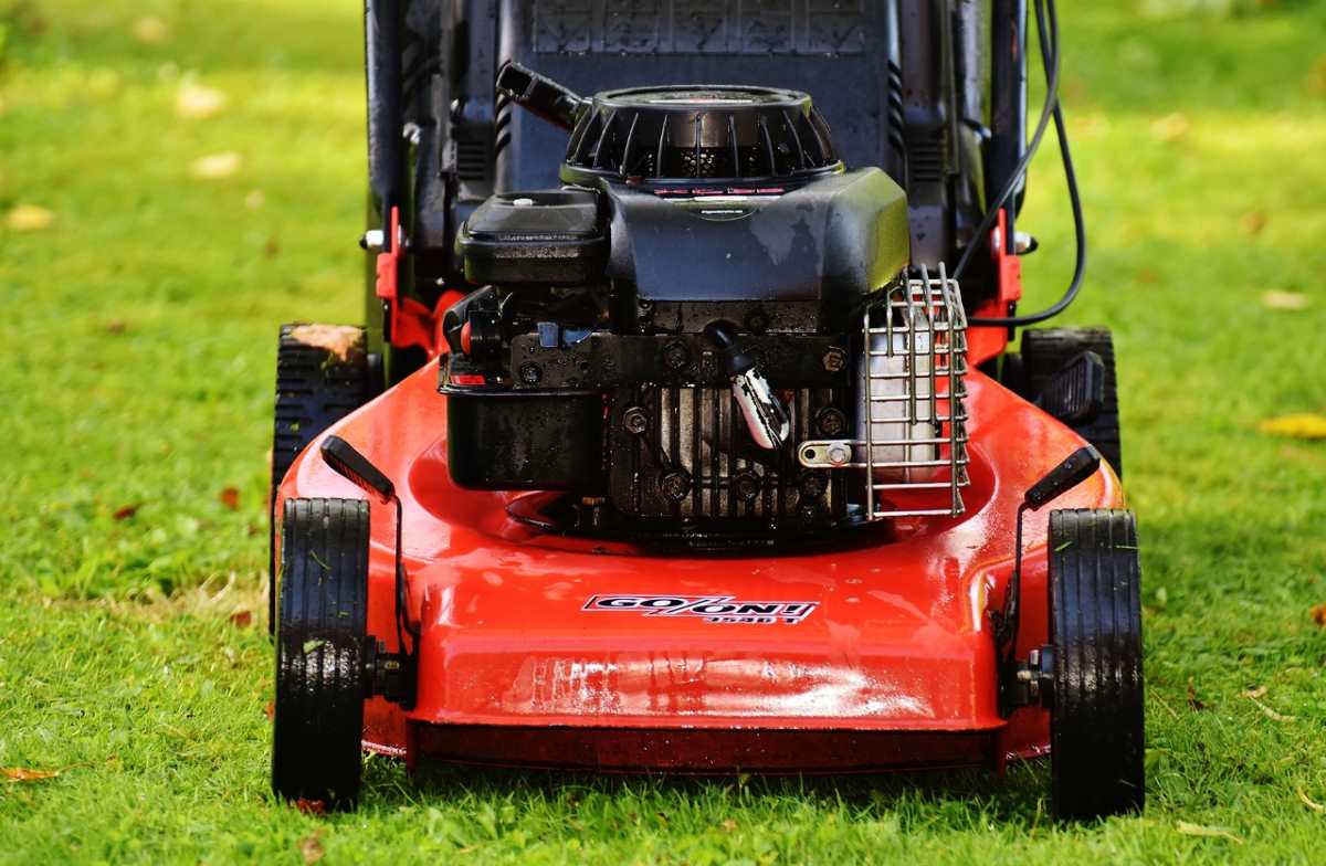 why-your-grass-clumps-when-mowing